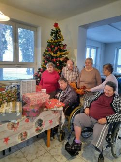 Koľko lásky sa zmestí do krabice od topánok - 20210120_082543