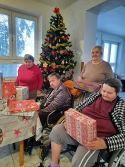 Koľko lásky sa zmestí do krabice od topánok - 20210120_082715